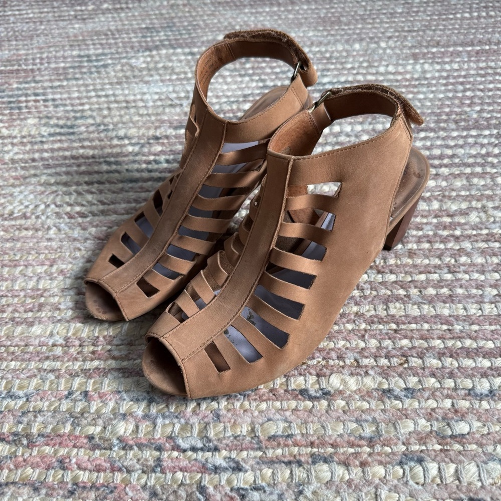 Johnston & Murphy Suede Sandals
